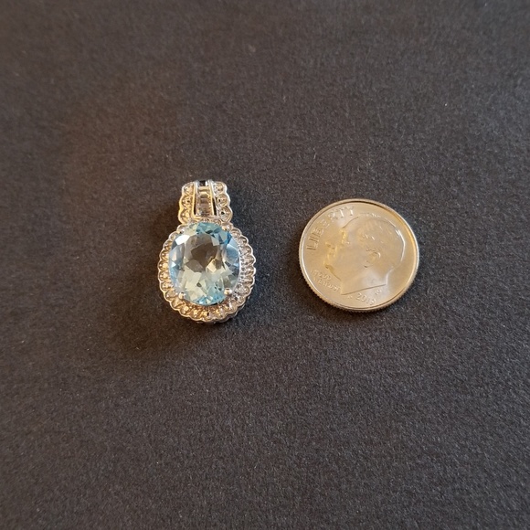 Blue Topaz Pendant in Sterling Silver - Picture 4 of 6
